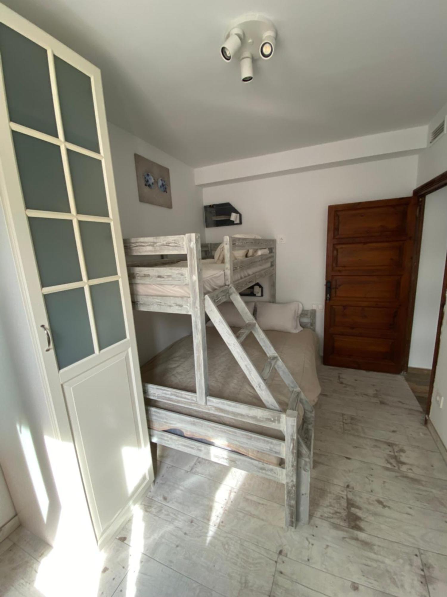 B&B Premium Premia De Dalt Luaran gambar
